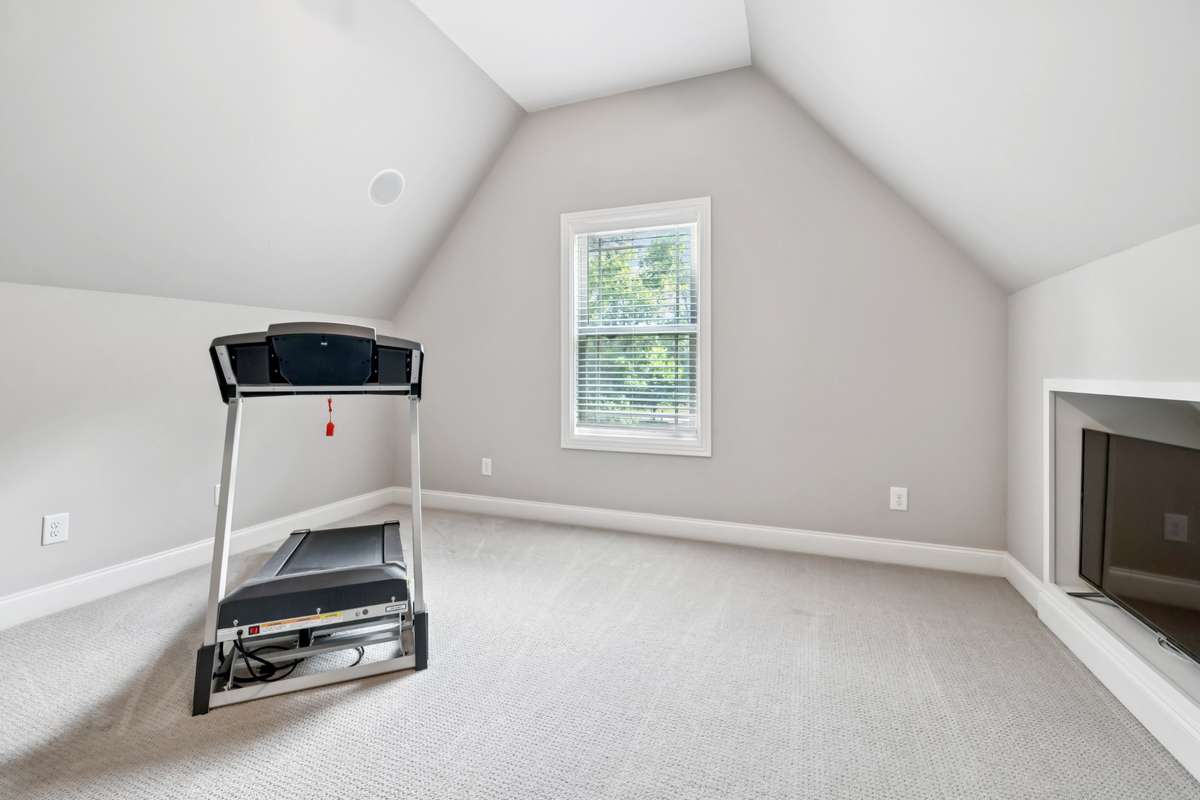 Bonus room featuring endless opportunities!