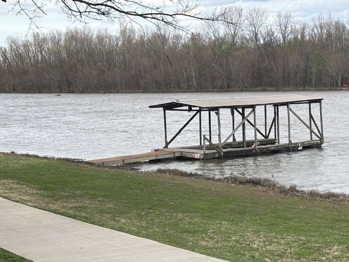 you can even pull up your boat and grab a bite.