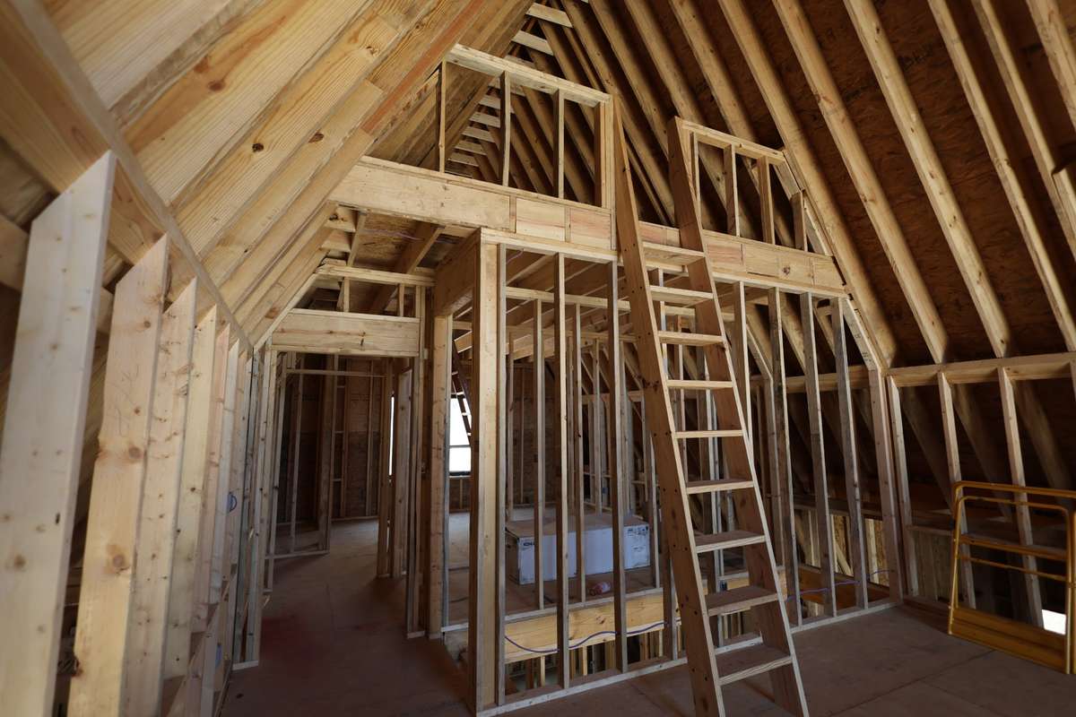 2nd floor hallway to room and full bath.