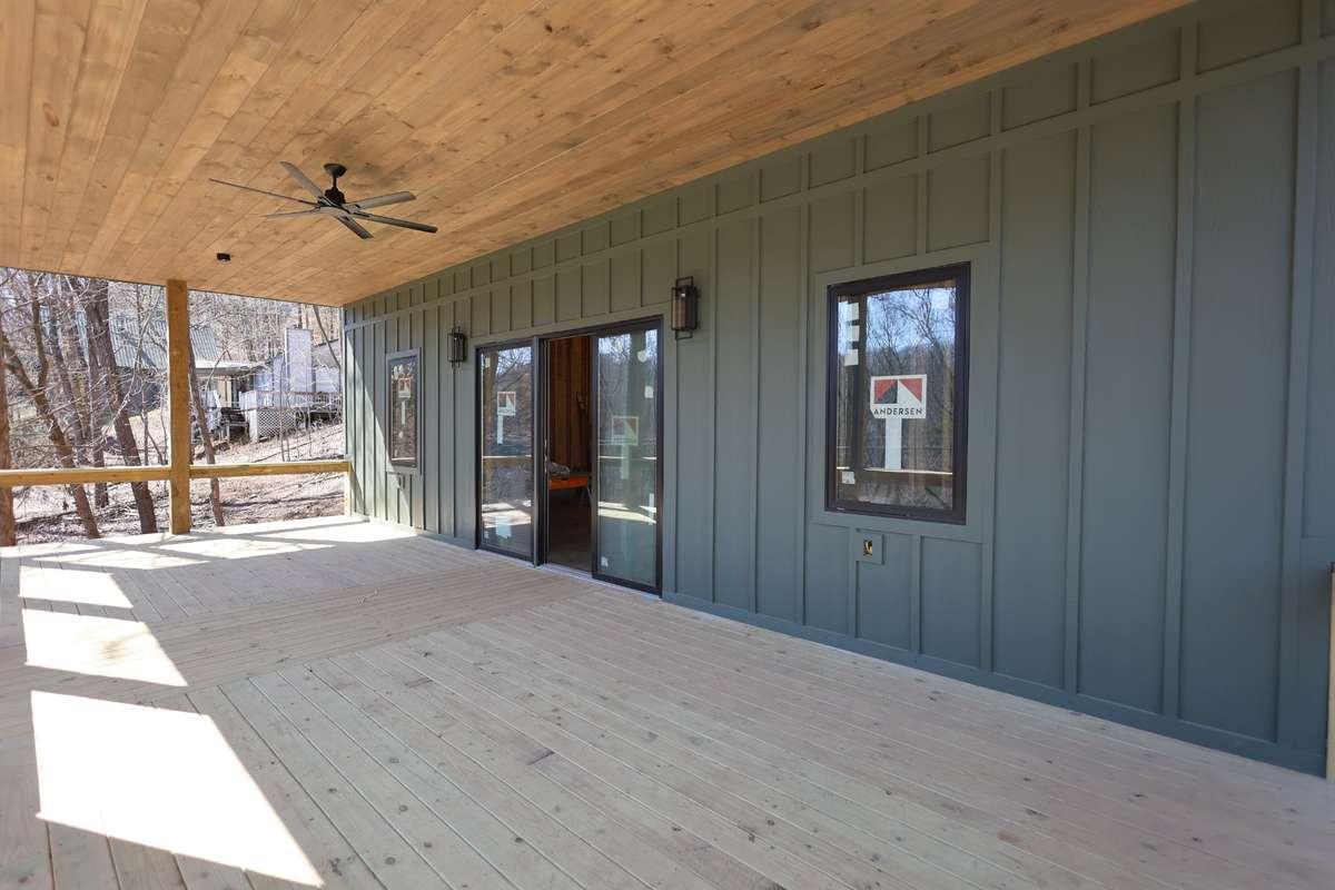Lower deck