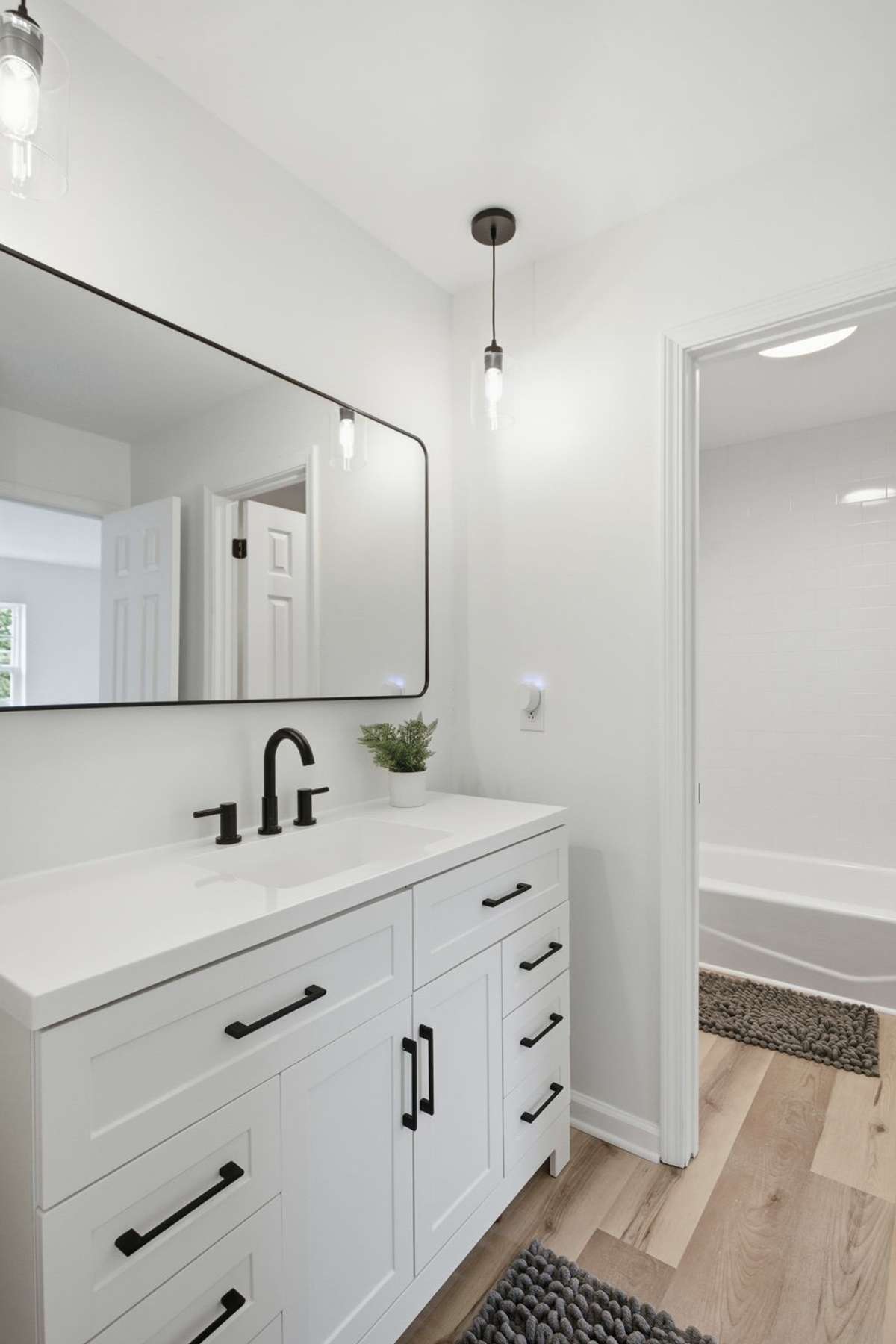 Primary bedroom bathroom.