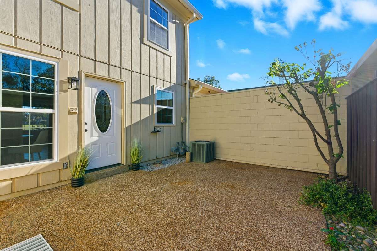 Back patio ready to entertain your guests!