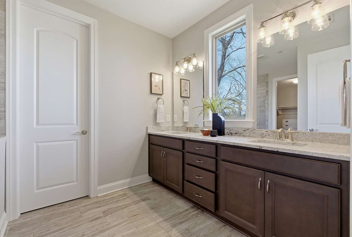 Private en-suite bath w/large storage vanity + 2 sinks