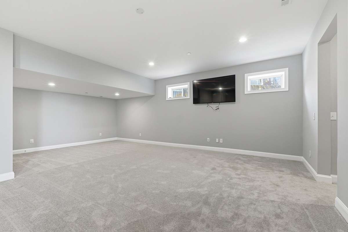 Huge rec room/living space w/step-in storage closet