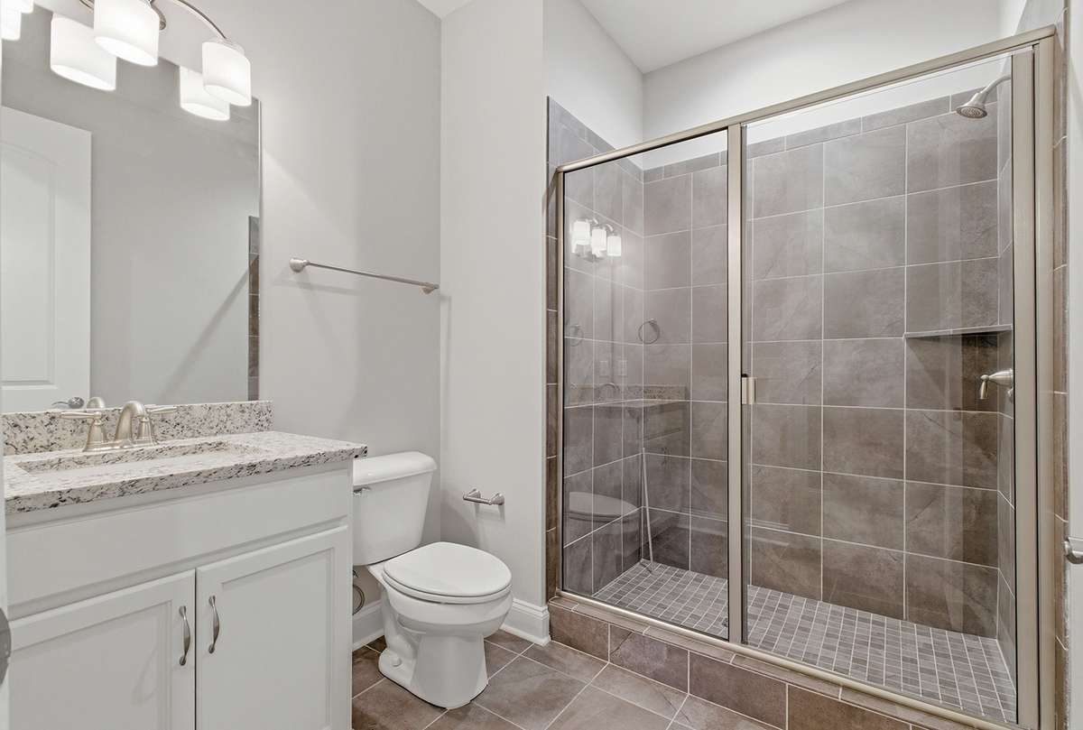 Full bath w/tile shower