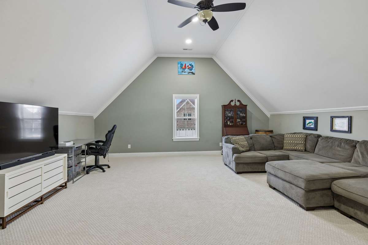 BONUS ROOM-new carpet