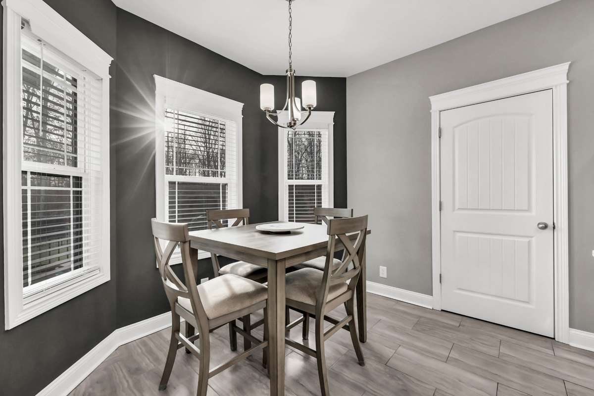 Eat-in Kitchen