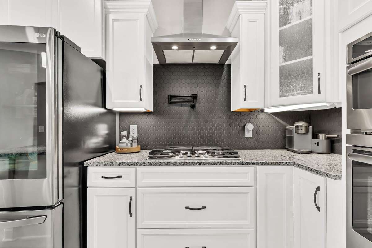 Gas range & pot filler