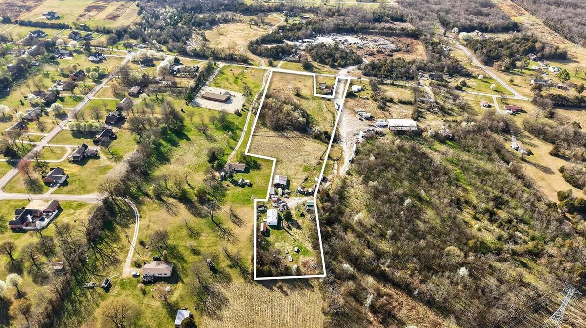 Build your dream home, plenty of privacy.