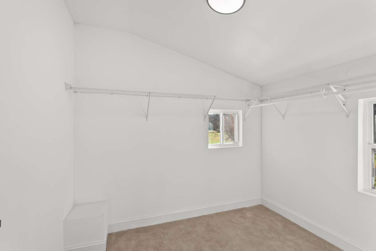 Walkin Closet for bedroom 3