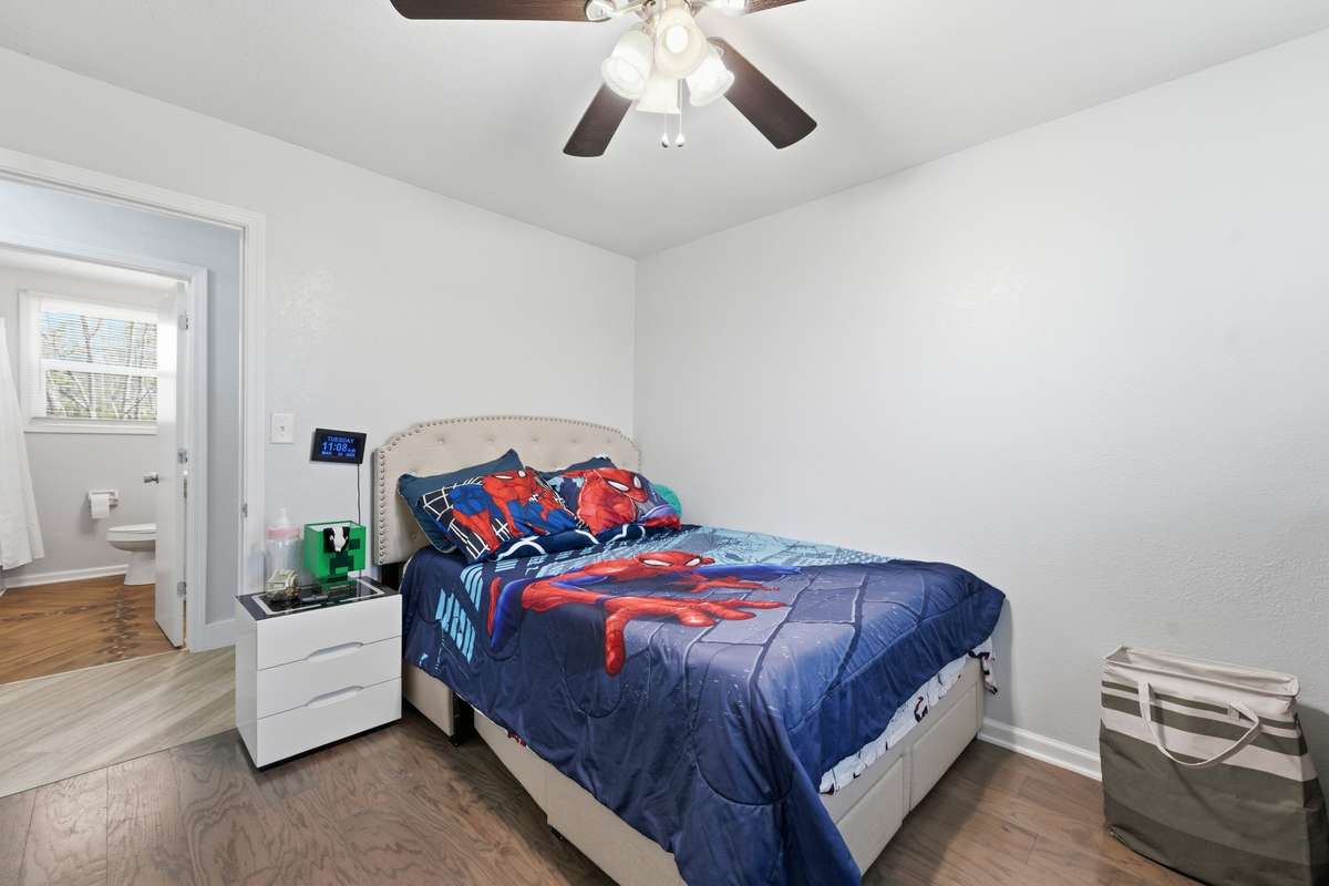 2nd bedroom has a full bathroom accross the hallway