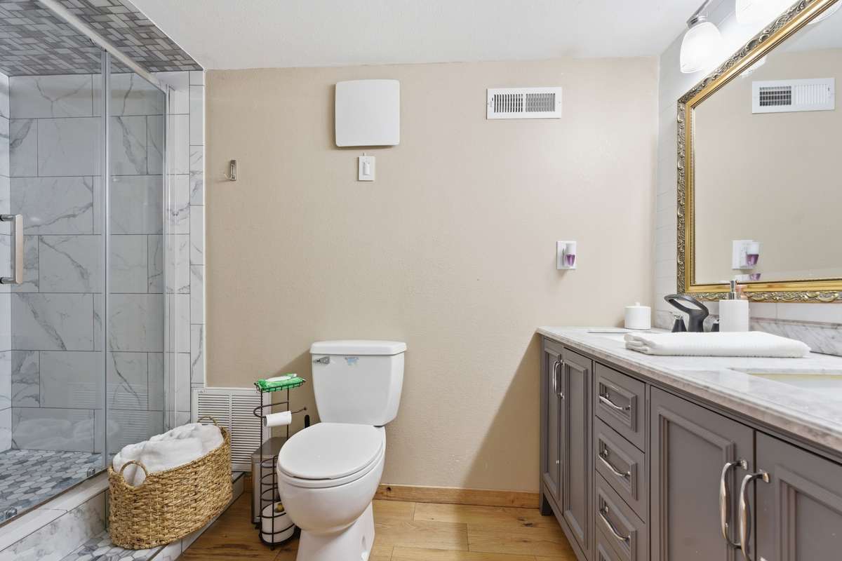 Principal bathroom