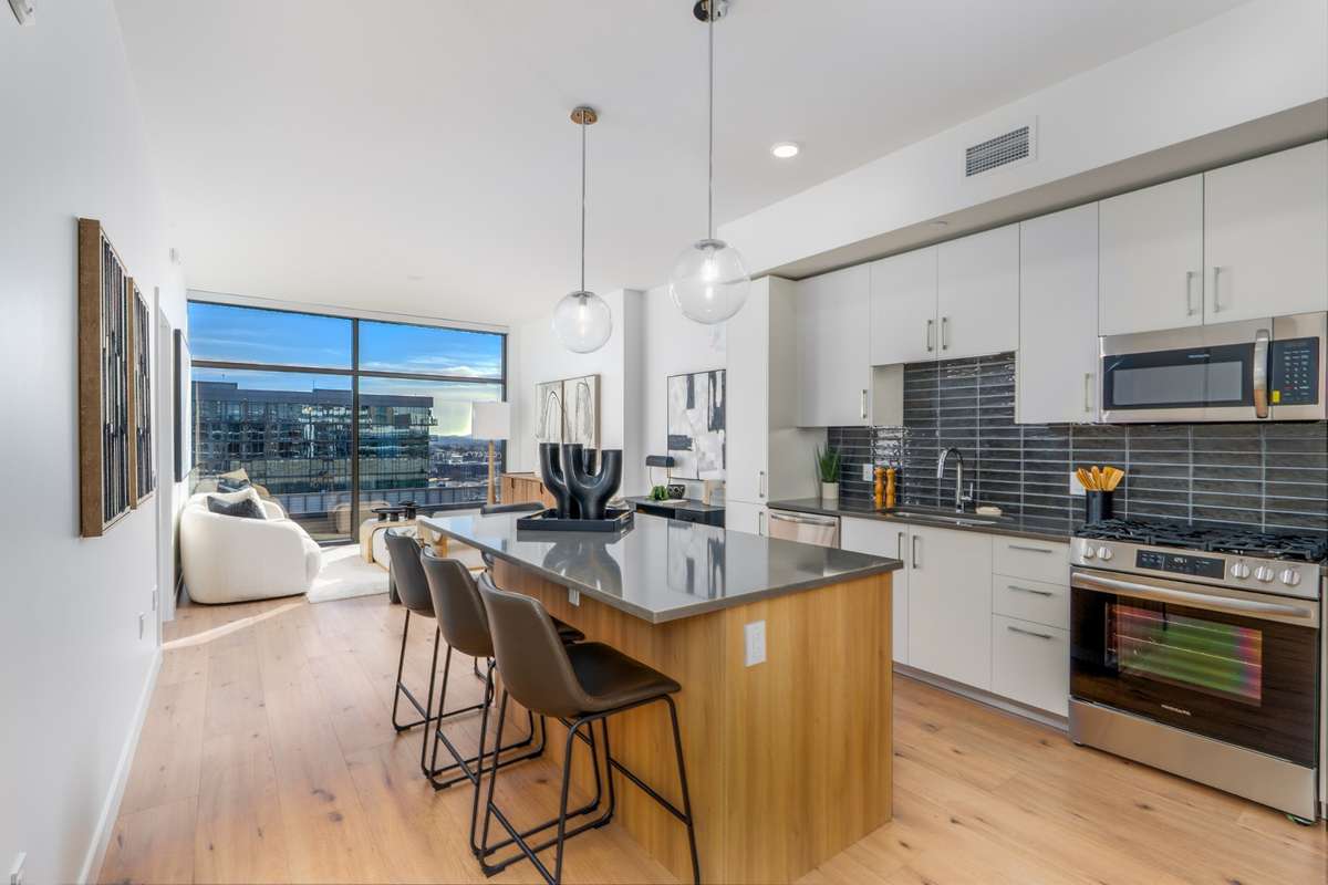 Same floorplan, floor 23