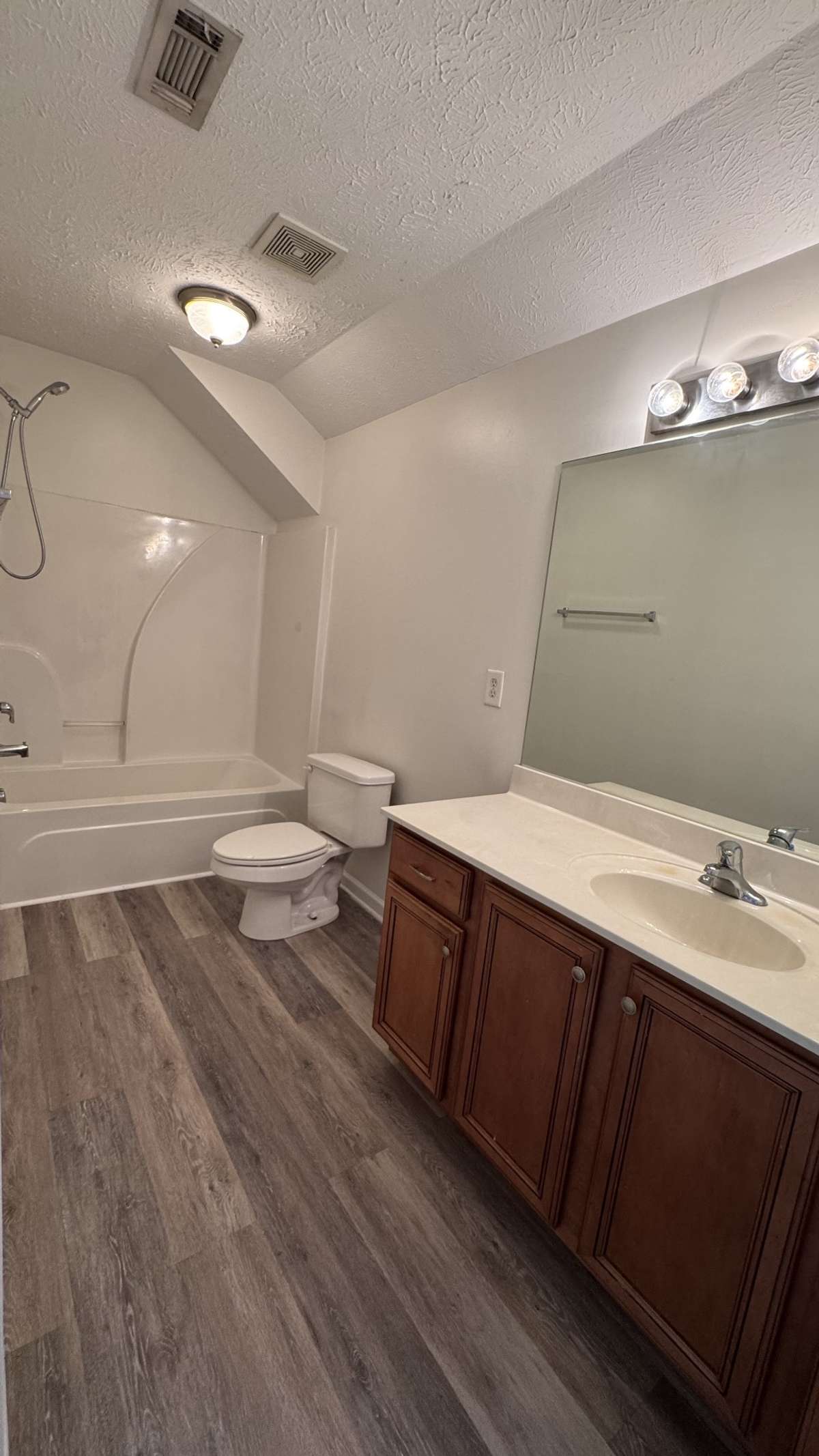Secondary bedroom full bath