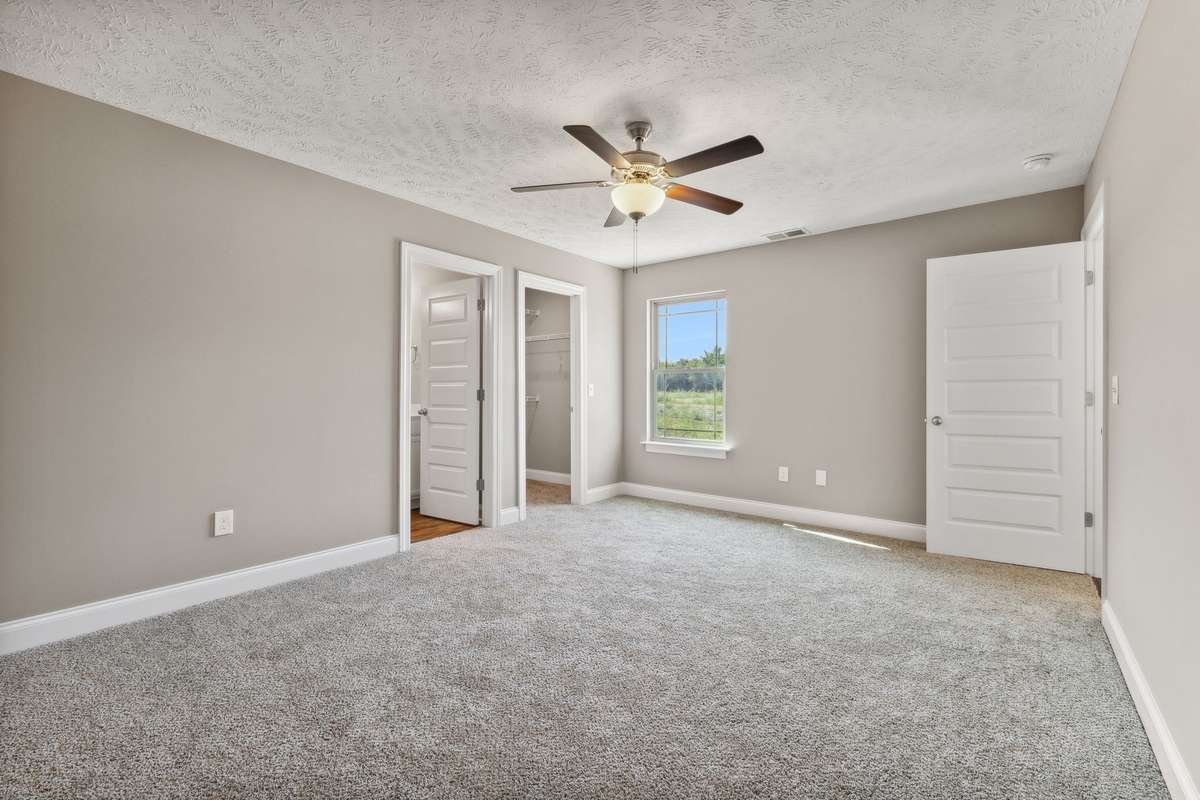 Owner's Suite on Main Level with Full Bath & Walkin Closet.