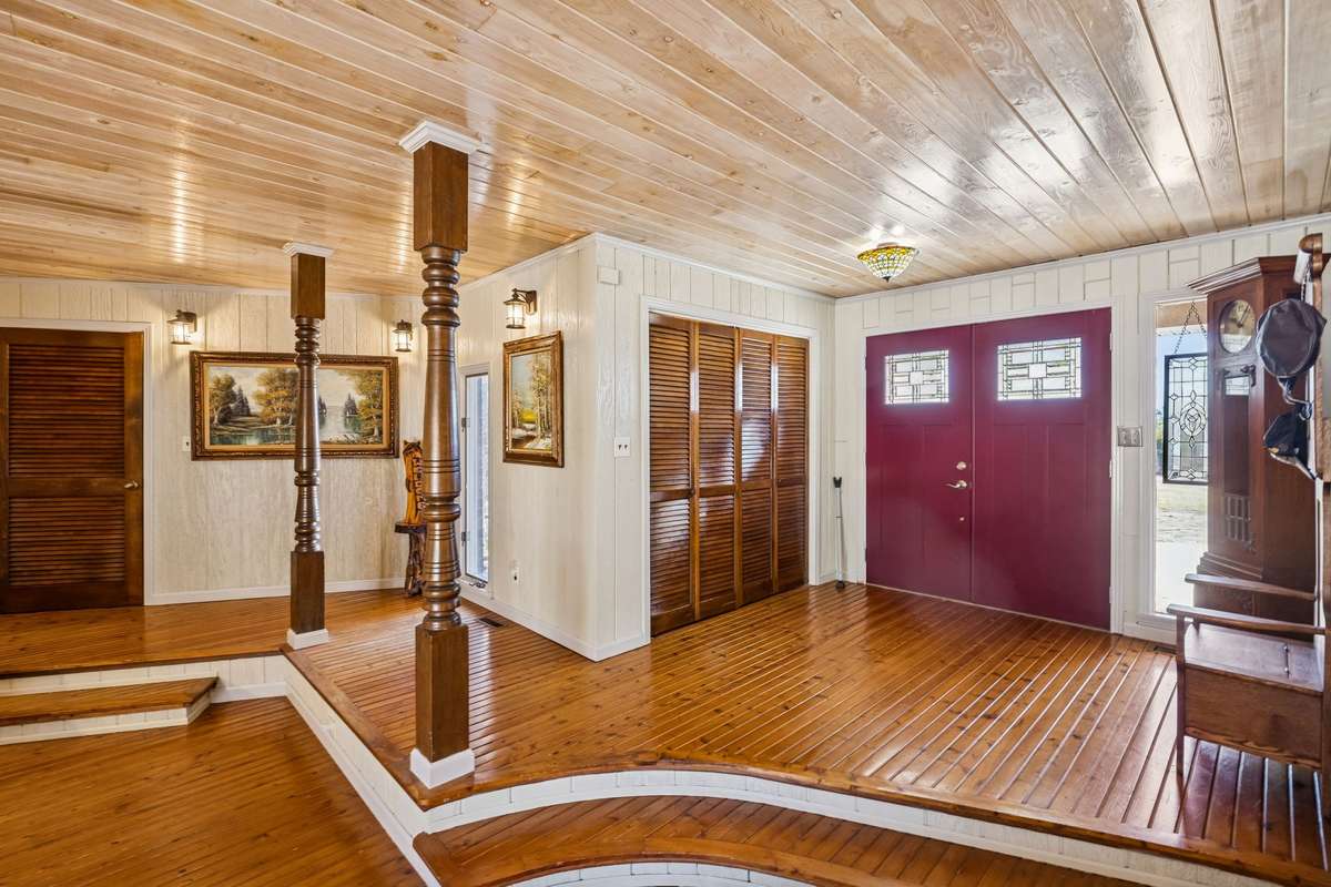 Expansive foyer with elevated design elements, detailed woodwork, and inviting architectural character. 1372 Short Mountain Rd, McMinnville, TN 37110