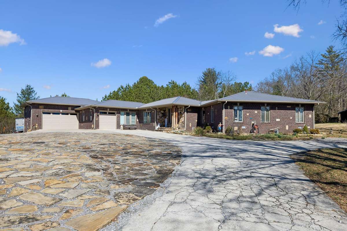 Welcome Home! 1372 Short Mountain Rd, McMinnville, TN 37110
