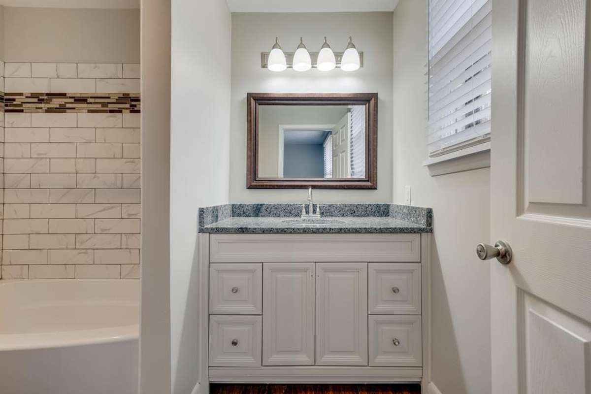 Principal bathrom suite