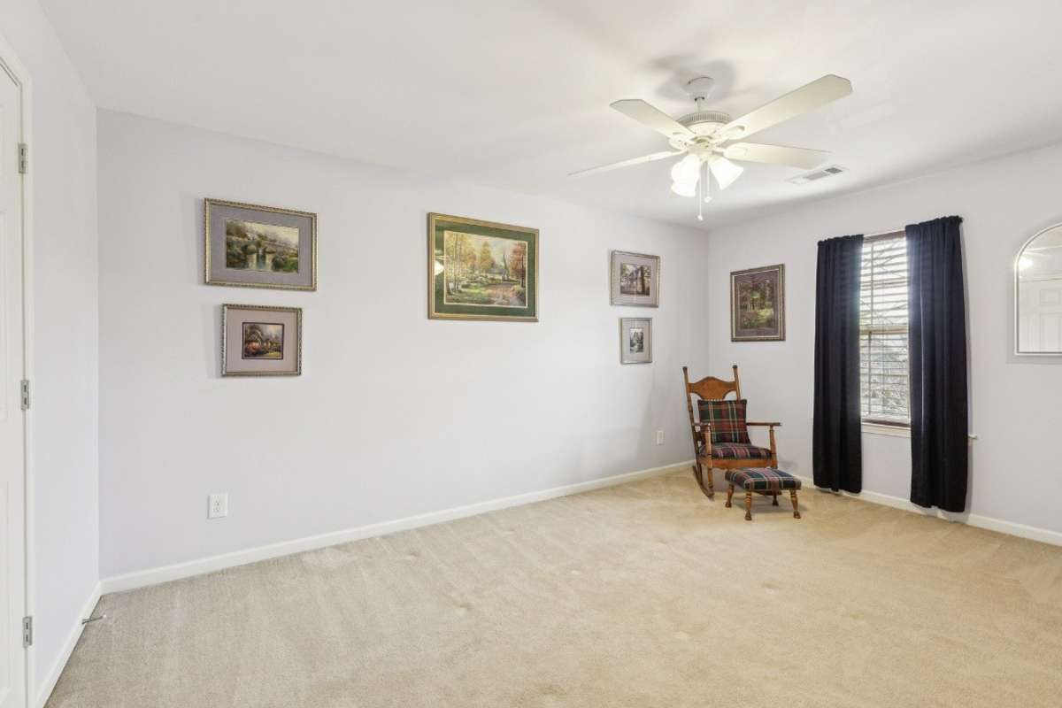 2nd large room upstairs with large closet