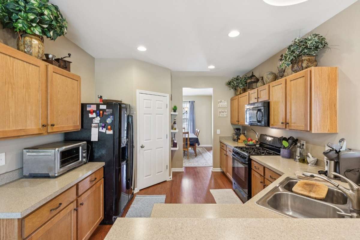 Spacious kitchen with walk in pantry