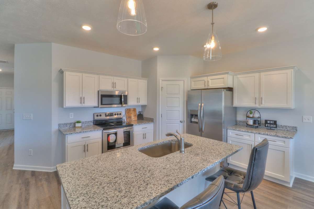Kitchen w/ Granite Countertops