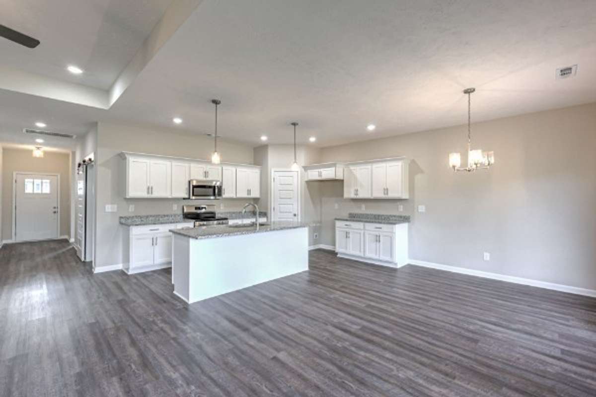 Kitchen & Eat-in