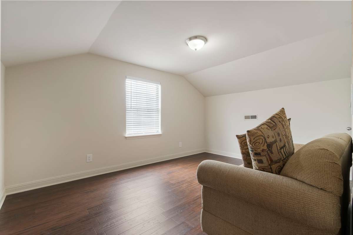 Bonus, hobby, exercise room or office! Sofa can remain.