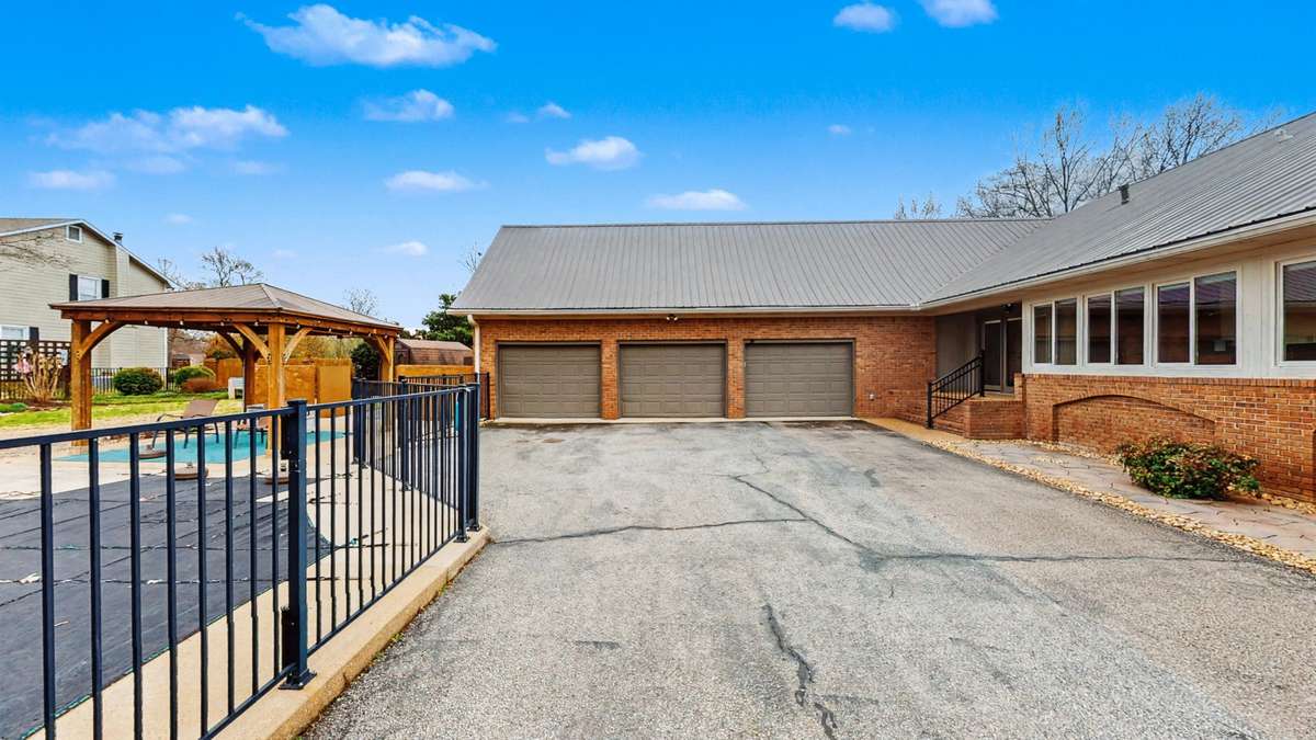 3 Car Garage