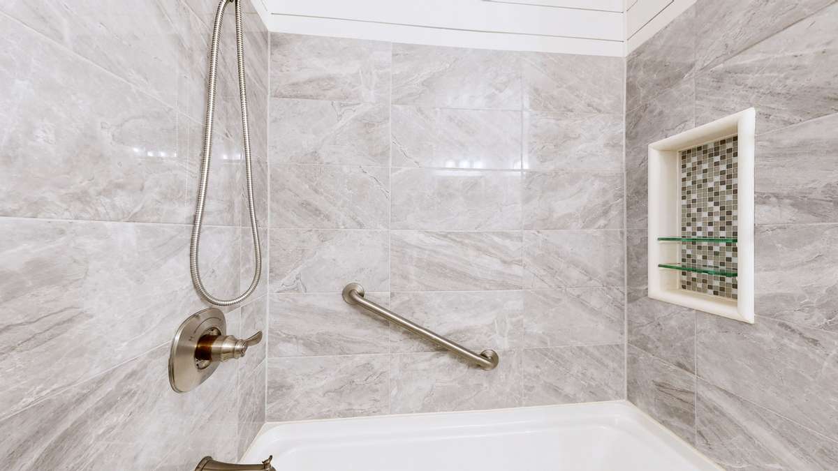 Shower / Tub Combo