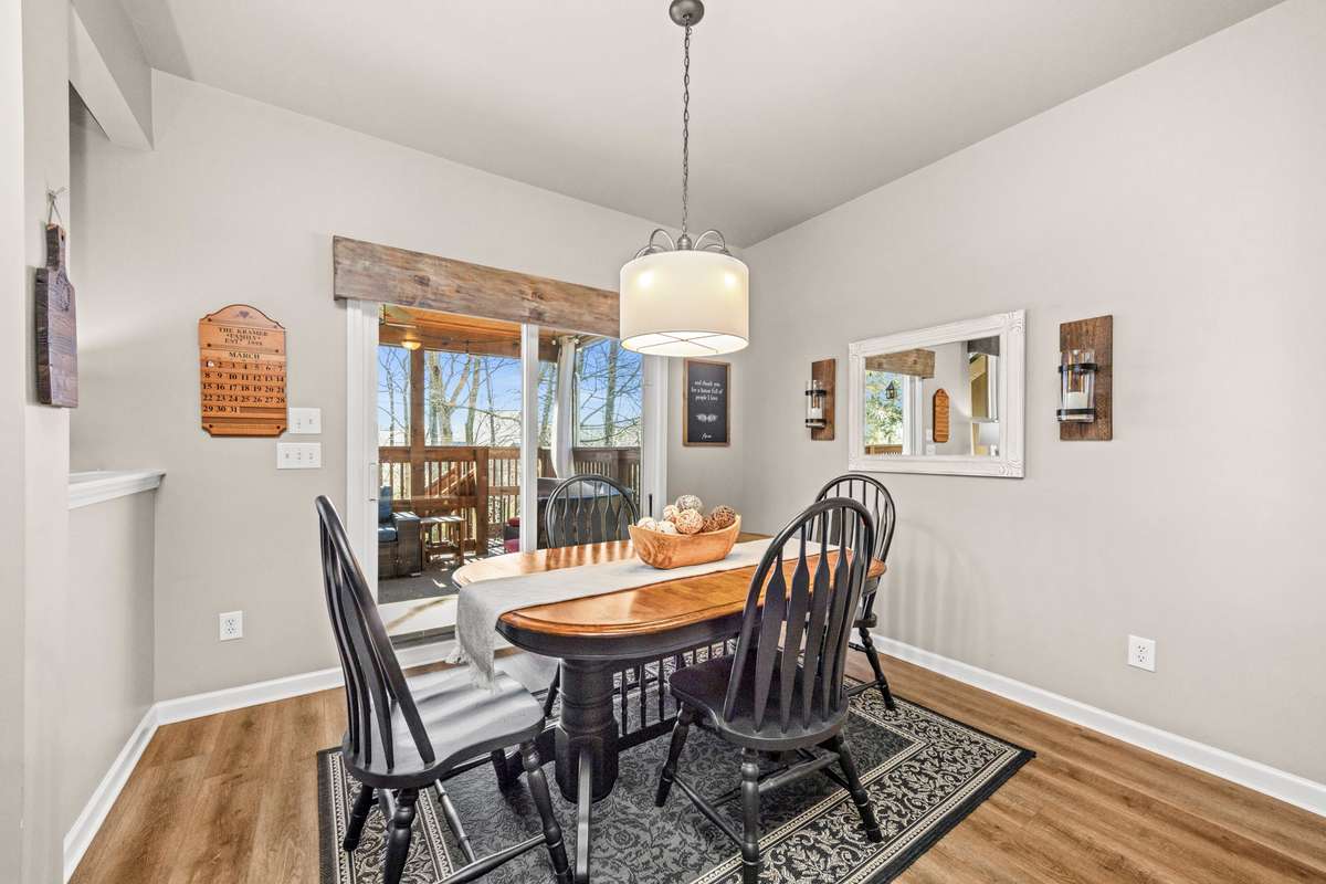 Dining area off the kitchen