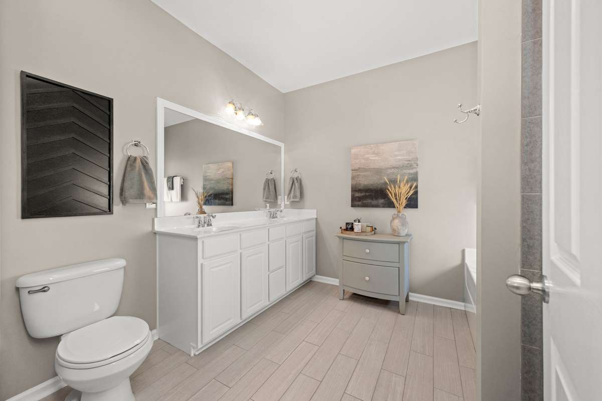 Primary bathroom en suite with separate tub and shower
