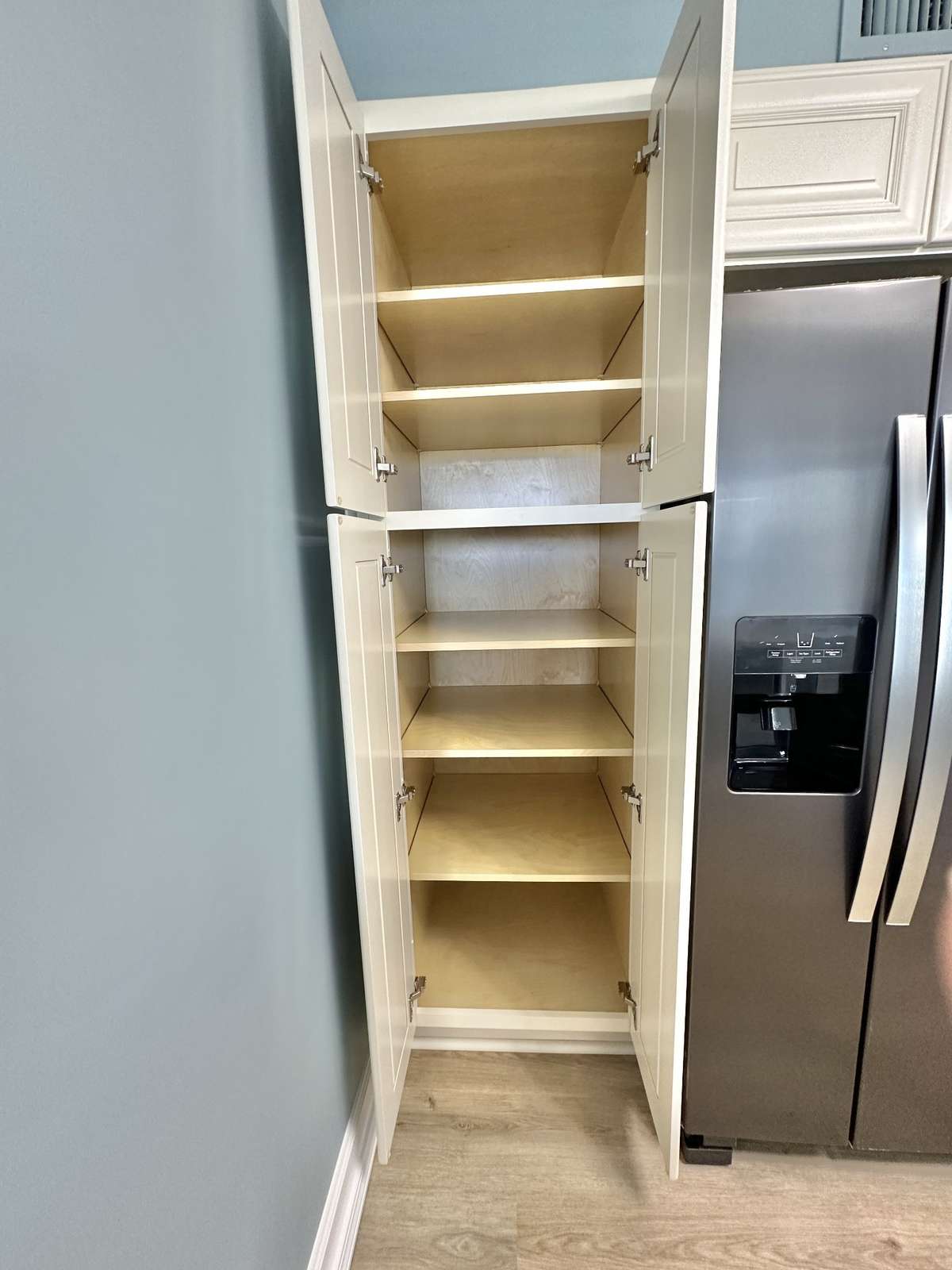 Pantry cabinet