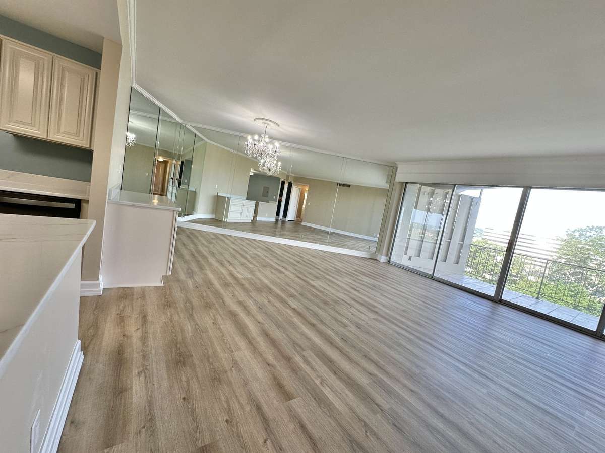 Mirrored walls in the dining room enhance the luxurious feel!