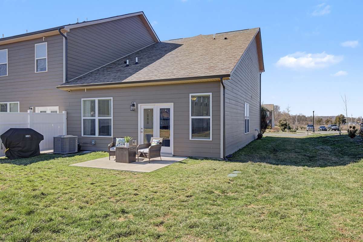 This unit is  more secluded, single-family-home feel while still benefiting from townhome living.