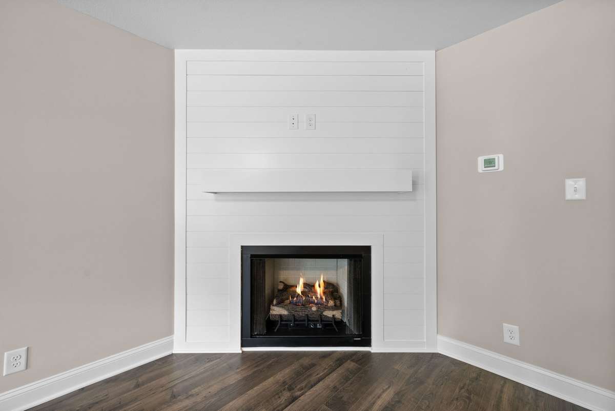 SAMPLE PHOTO- Colors/ finishes may vary