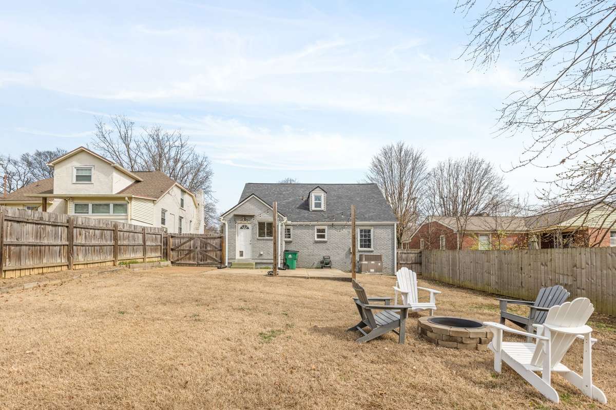 Another view of this fenced in back yard...