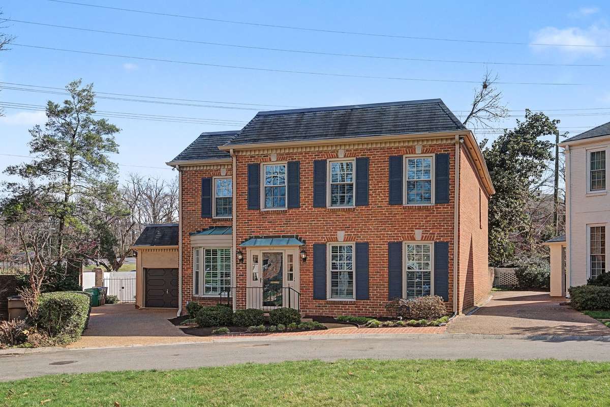 Welcome to 2116 Golf Club Lane