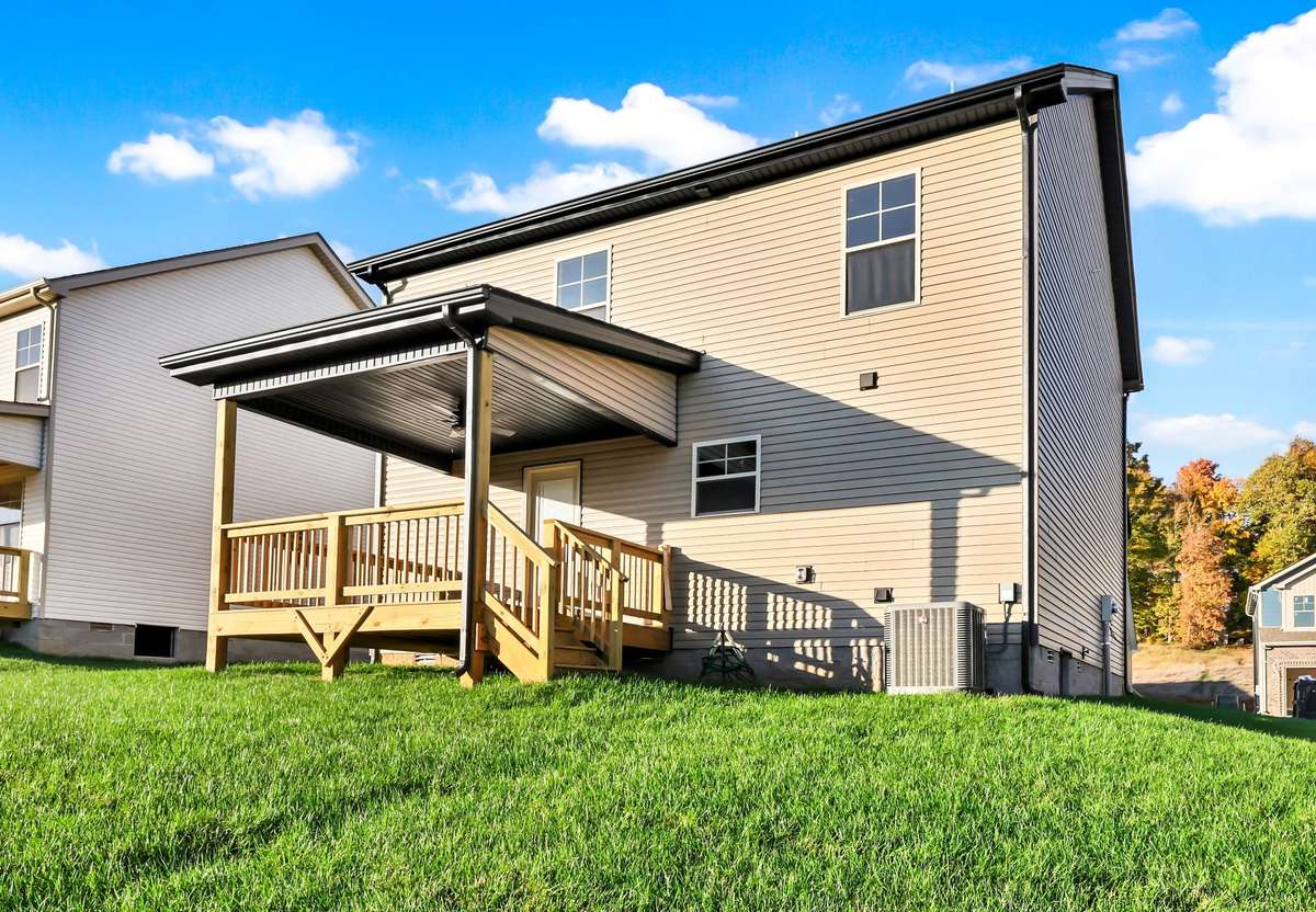 Example photo of a recently completed Baker floor plan. Colors, selections, and finishes may vary based on availability.