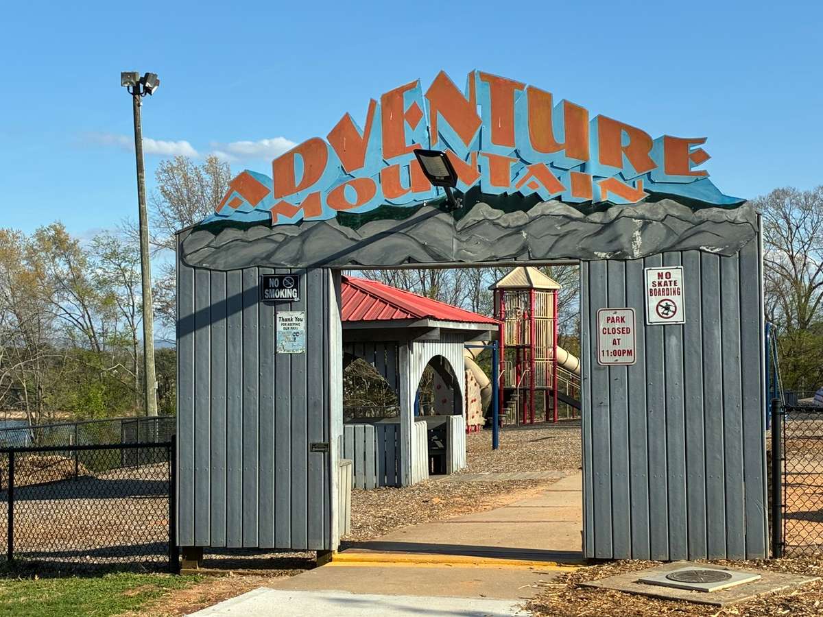 Hours of fun for the little ones at Adventure Mountain, closely located to pickle ball courts, tennis and basketball courts - all at the City Park only a 0.5 mile walk from the porch.