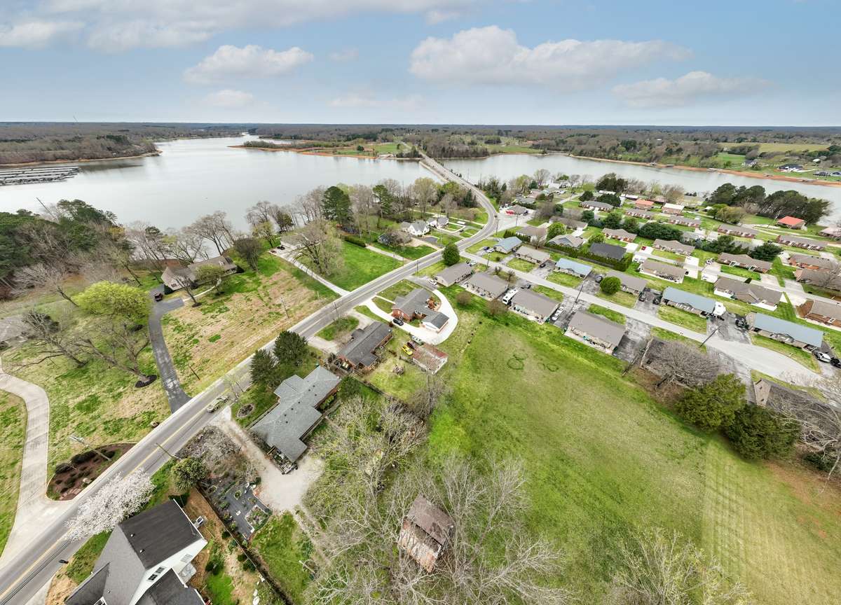 A recently renovated boat ramp and City Park with all types of Family recreations, walking trail, swim plex, frisbee golf, ball sports less than 0.5 miles away, across the bridge.