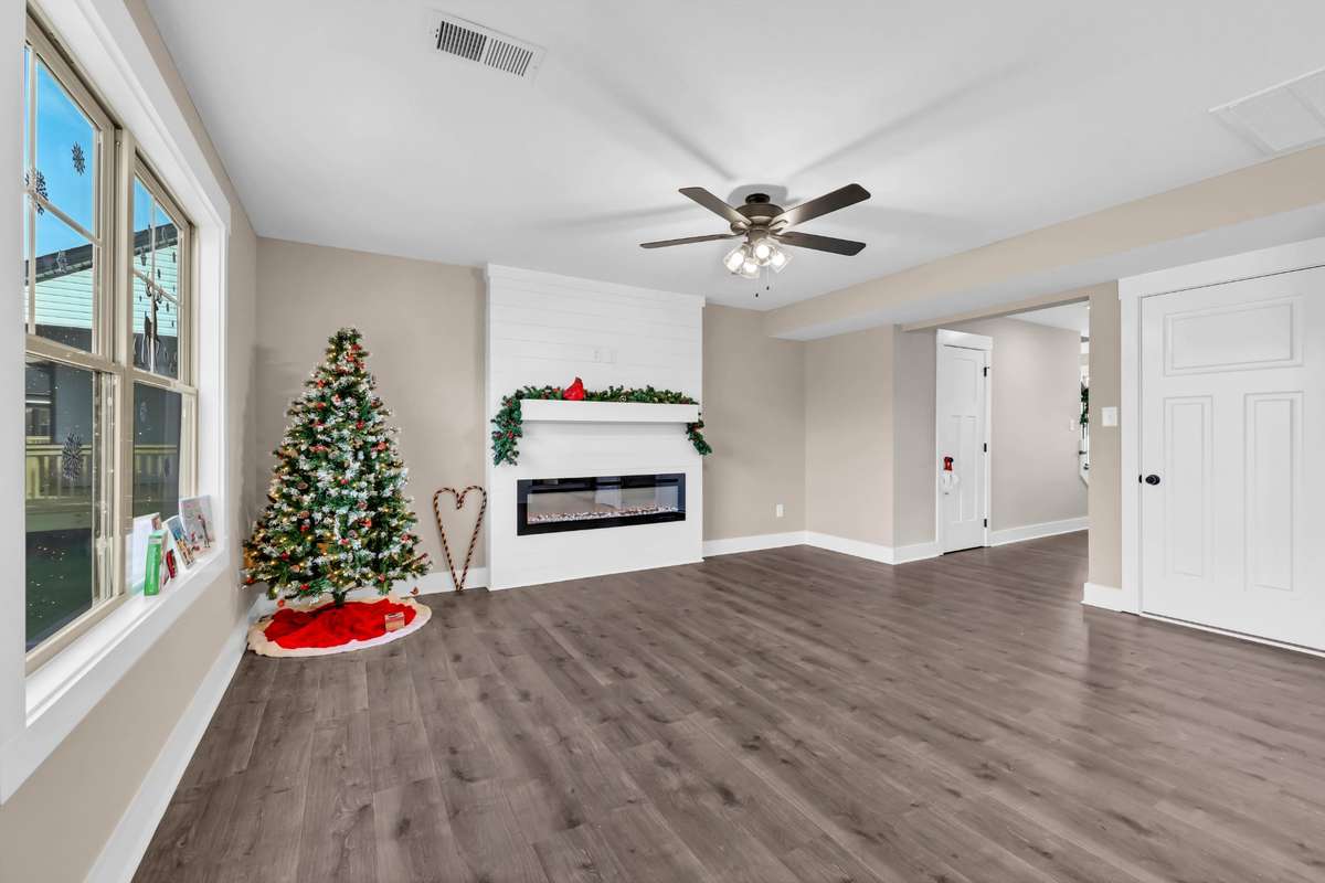 Example photo of a recently completed Brittany floor plan. Colors, selections, and finishes may vary based on availability