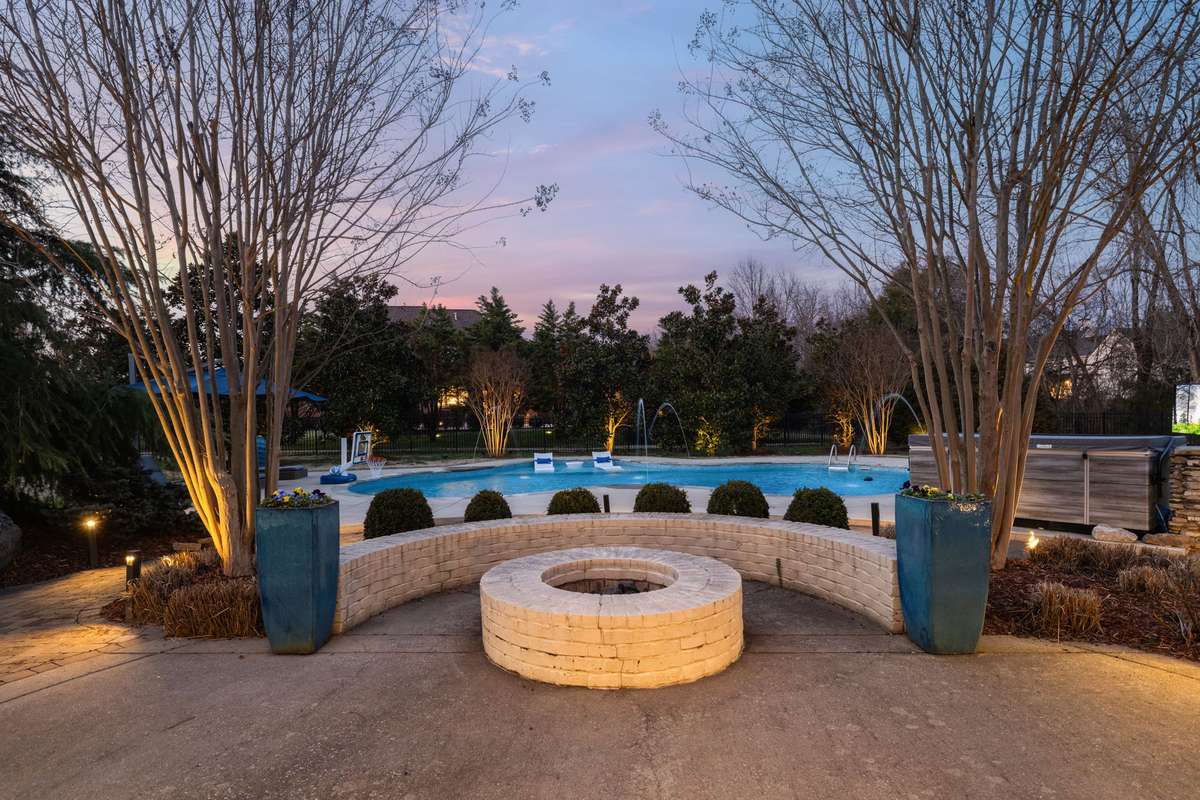 Gas fire pit and seating