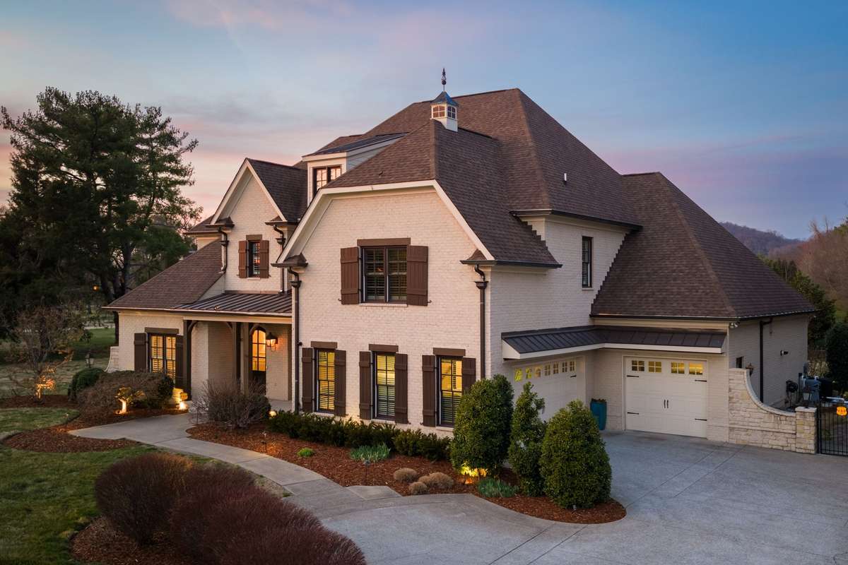 4474 sq ft of luxury living in Tennessee!