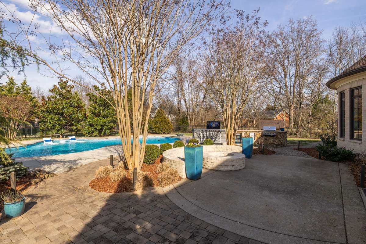 Outdoor kitchen and hot tub spa