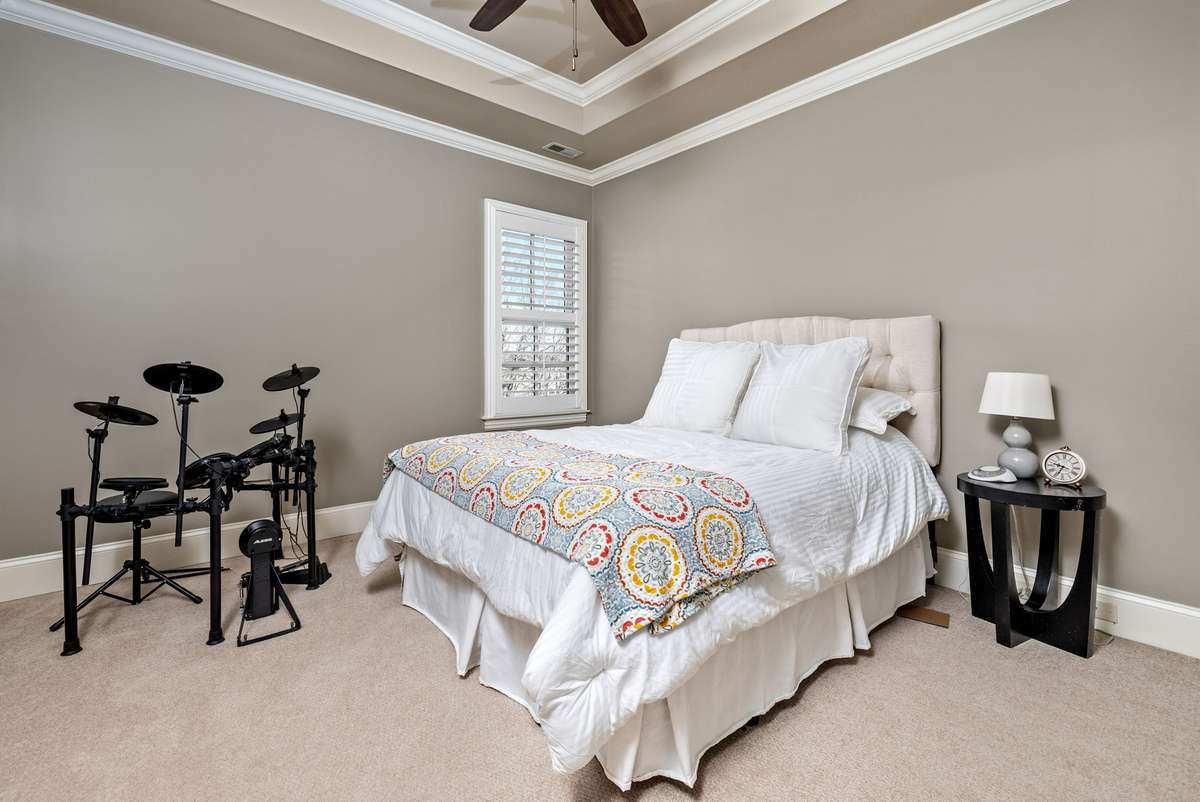 Large bedrooms throughout - 2 on main level and 2 upstairs!