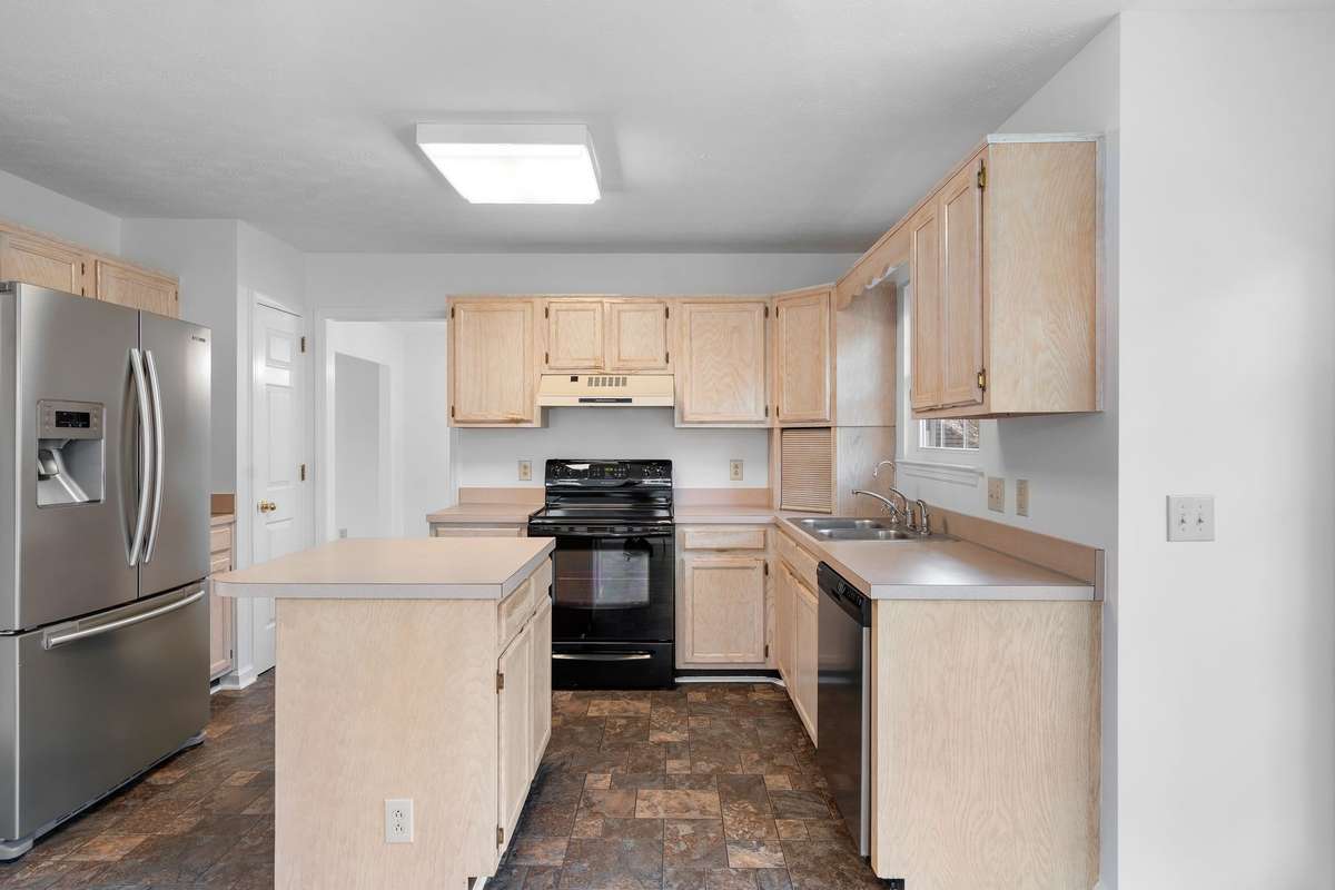 Kitchen with all appliances and island