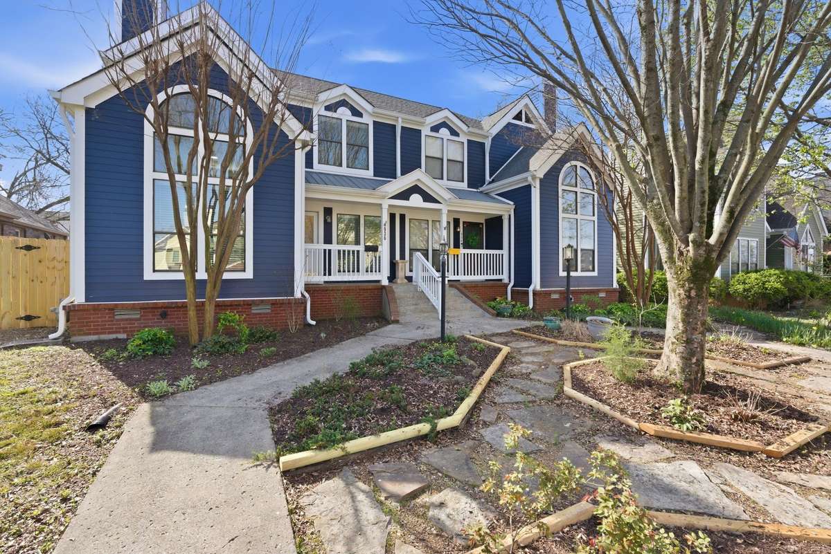 Charming 2 bed/2 bath home in East Nashville with excellent curb appeal