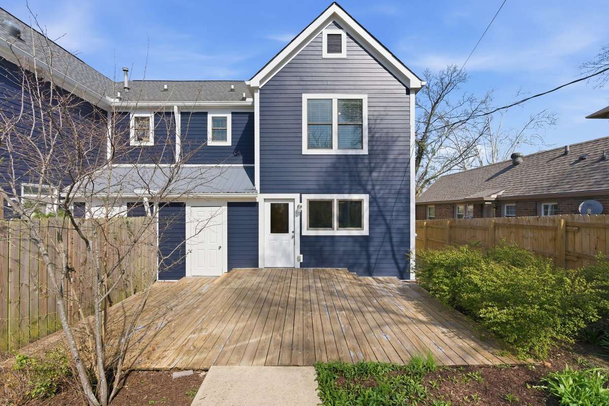 Large back deck for relaxing outdoors
