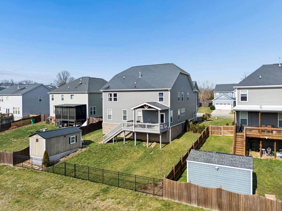 Lot backs up to HOA owned land