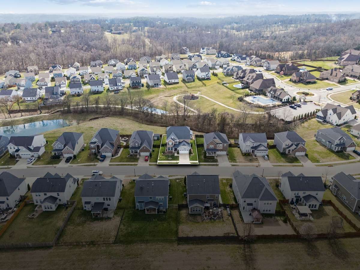 Lot backs up to HOA owned land